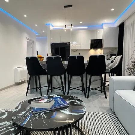 Oli Golden Apartment